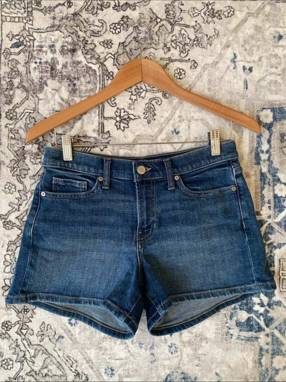 Like new! Banana Republic Mid Rise Denim Jean Shorts
